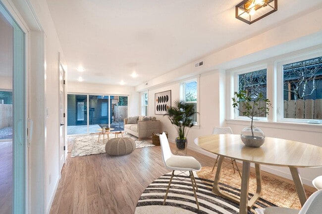 Building Photo - Brand new Portsmouth home steps from Colum...