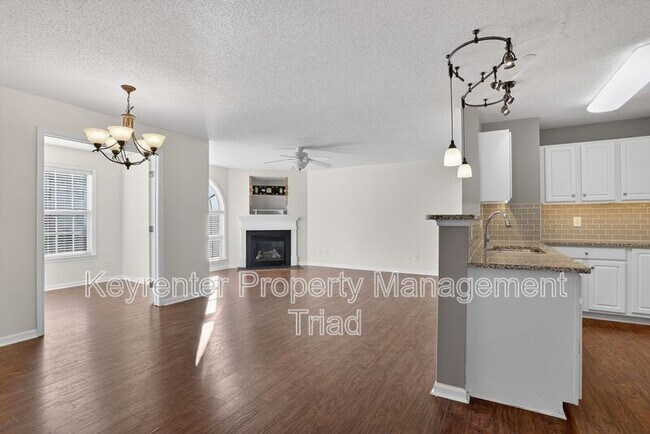 Foto del edificio - 4280 Cedarcroft Ct
