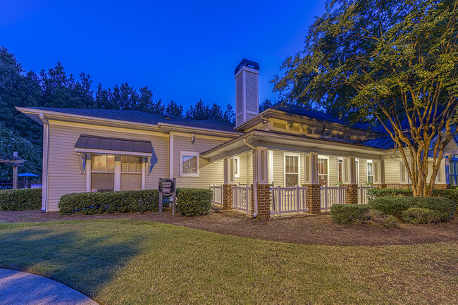 Building Photo - The Glen at Lanier Crossing