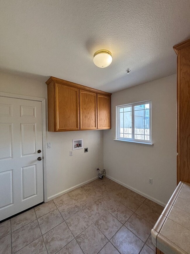 Building Photo - P32000