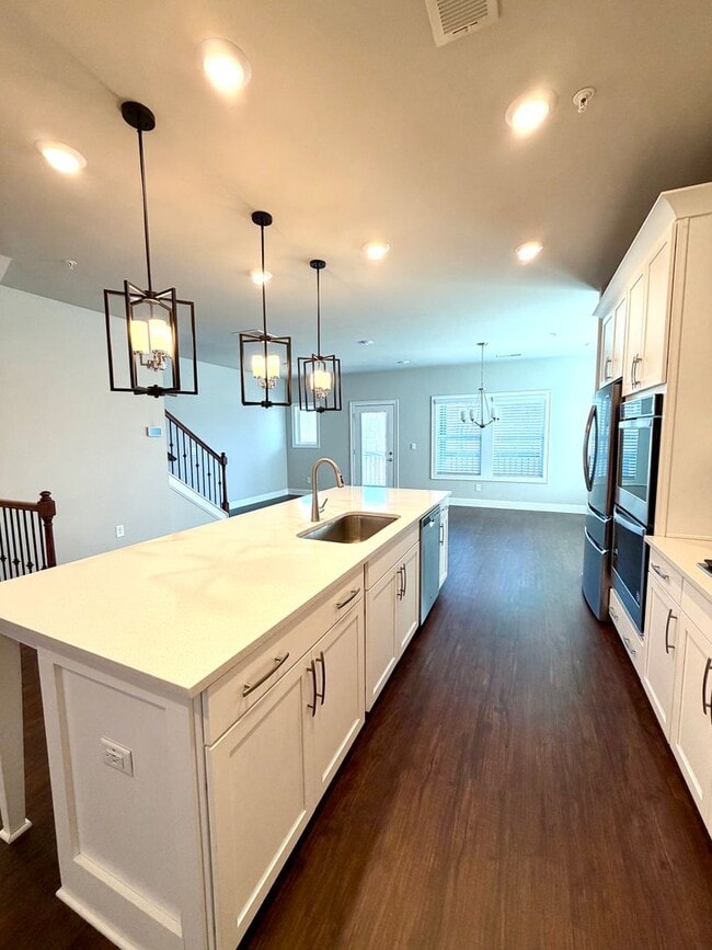 Building Photo - 4 bedroom, 3.5 bath townhouse in a swim community located in Woodstock, GA. Within walking distan...