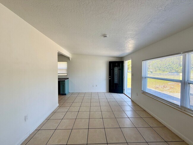 Foto del edificio - Four Bedroom Bradenton Rental - Large Yard