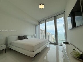Building Photo - 300 Biscayne Blvd Way