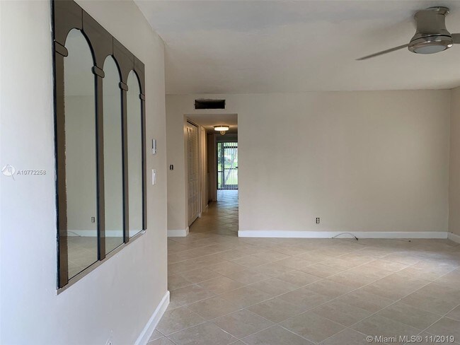 Building Photo - 553 N University Dr