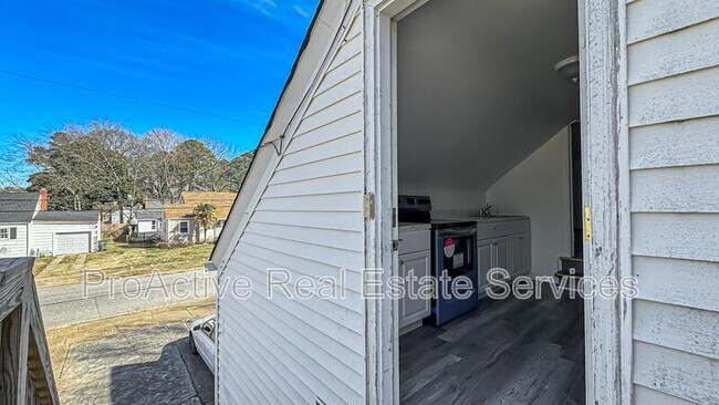 Building Photo - 3811 Chatham Cir