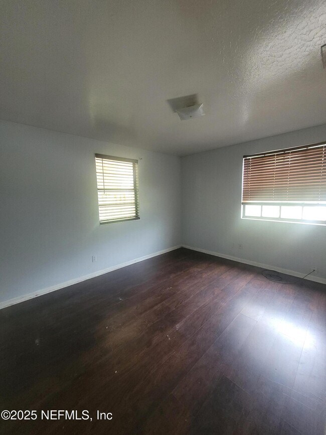 Foto del edificio - 2984 Myra St