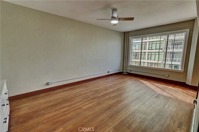 Foto del edificio - 360 W Ocean Blvd