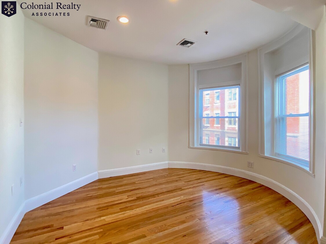 Foto principal - 10 Brainerd Rd