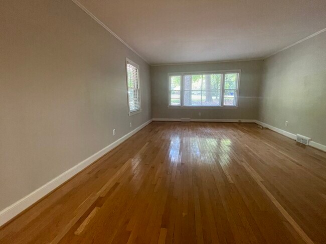 Building Photo - 70 Dogwood Acres Drive