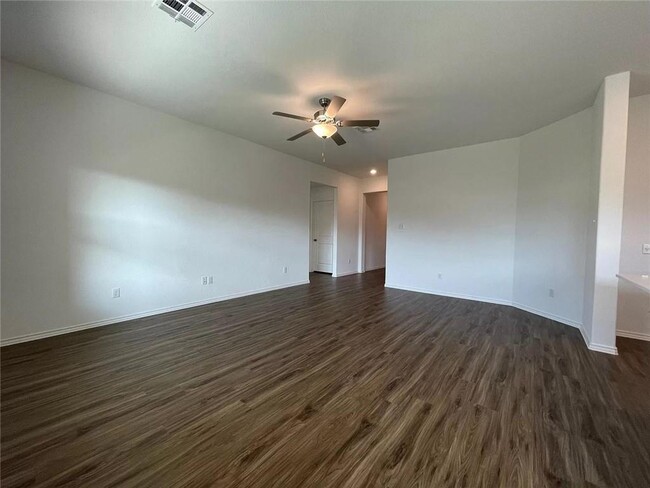 Building Photo - 103 Ulmus St