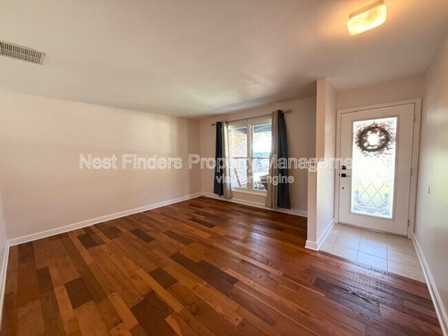 Foto del edificio - 3734 B Ward St