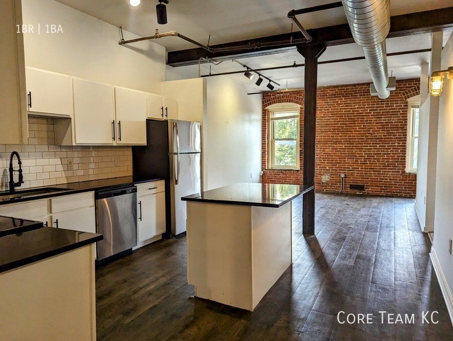 Primary Photo - Large Loft in River Market!