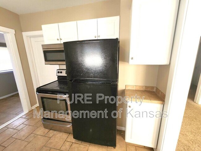 Building Photo - 1145 SW Plass Ave