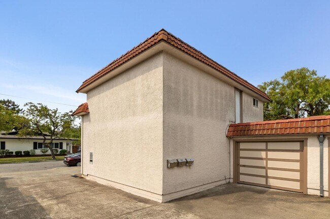 Foto del edificio - 942 Laguna Ave