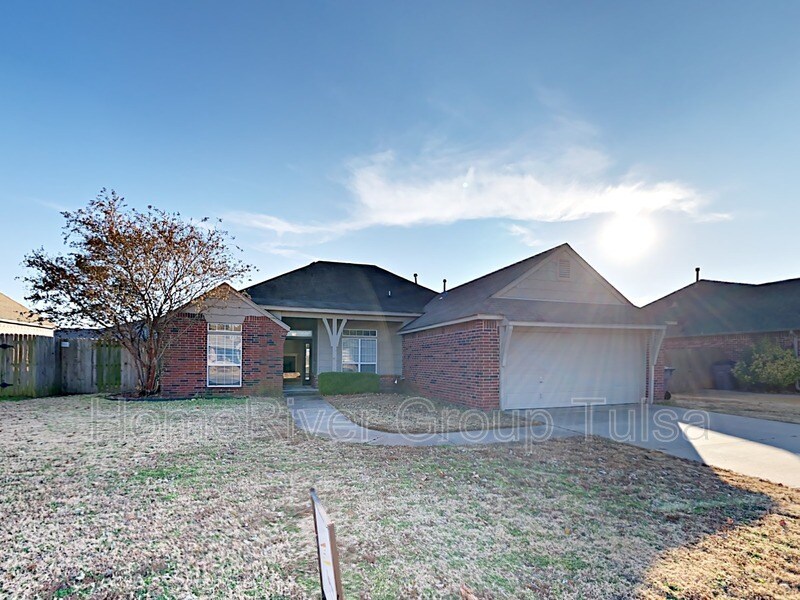 1010 E 146th St S, Glenpool, OK 74033 House Rental in Glenpool, OK