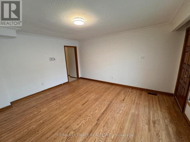 Building Photo - 182 St Clarens Ave