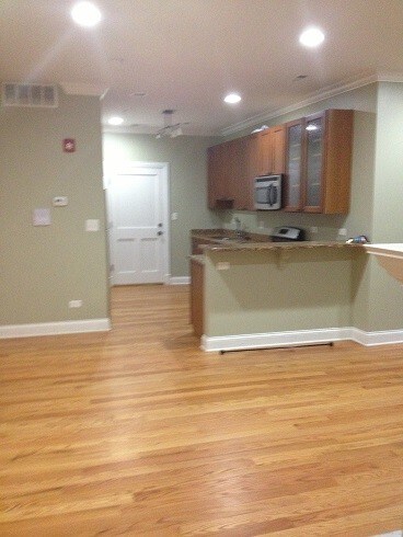 Building Photo - 634 Hinman Ave
