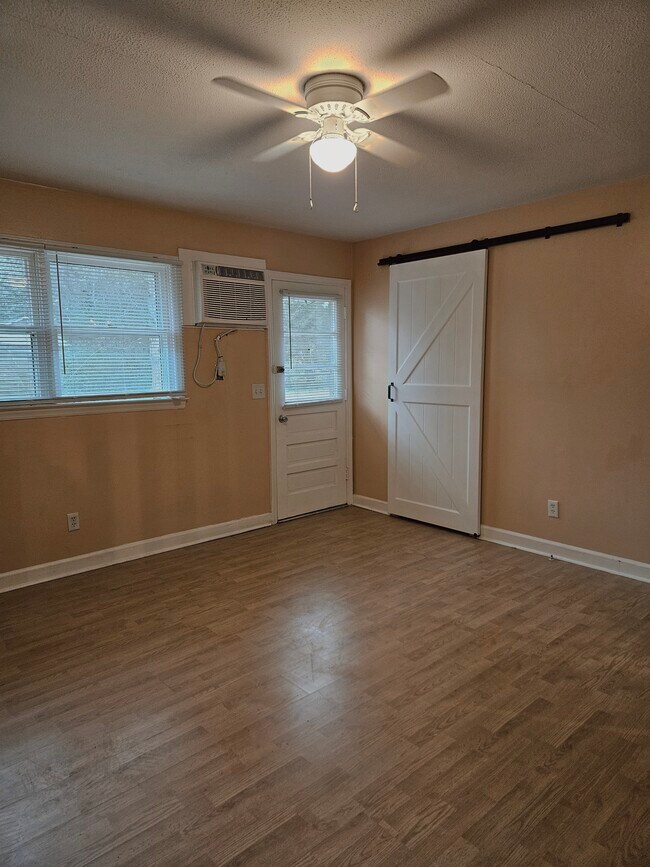 Foto del edificio - 4713 Evelyn Rd NW