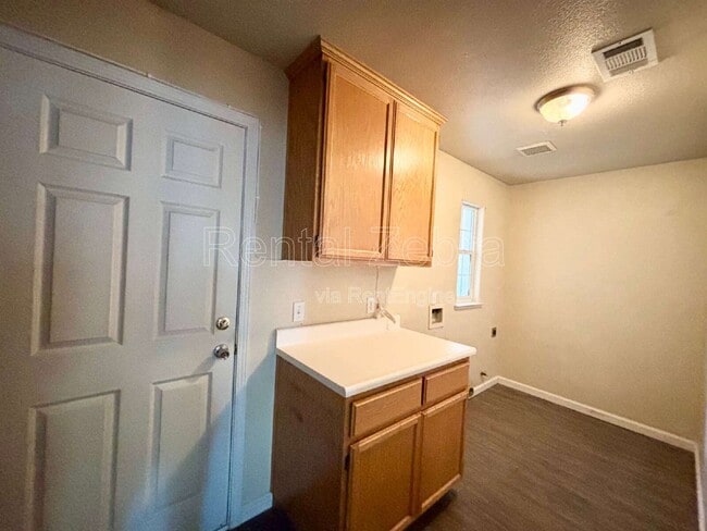 Photo - 736 Redwing Dr House