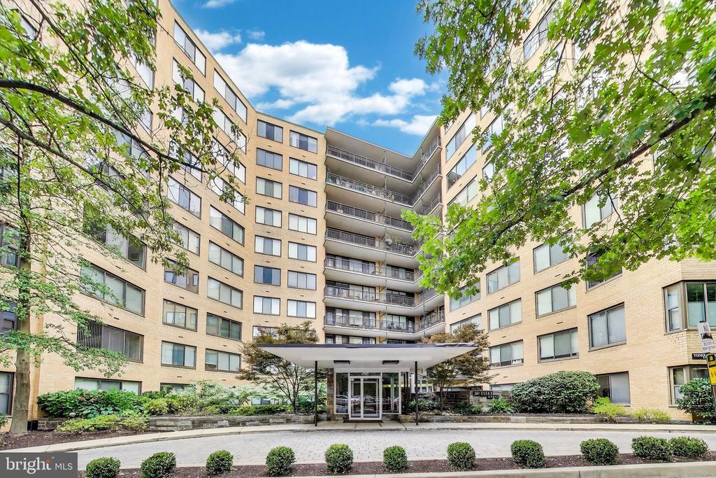Foto principal - 4740 Connecticut Ave NW