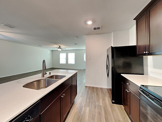 Building Photo - 1108 Skyline Dr