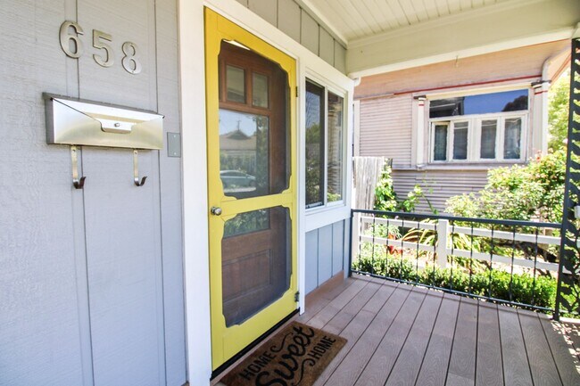 Foto del edificio - 4 Bedroom House with HUGE Backyard on Historic Buchon St. Near Downtown SLO