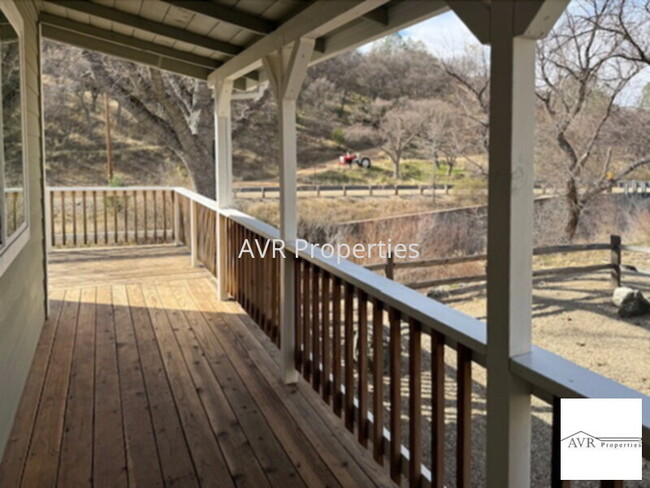 Foto del edificio - Idyllic country home over seasonal stream