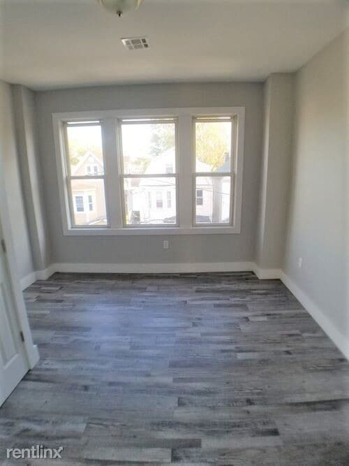 Building Photo - 3 br, 1.5 bath  - 53-55 Hobson St