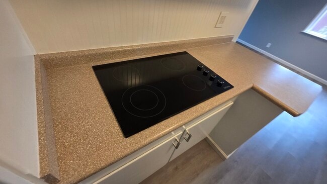 Building Photo - 6364 Thomas Ave