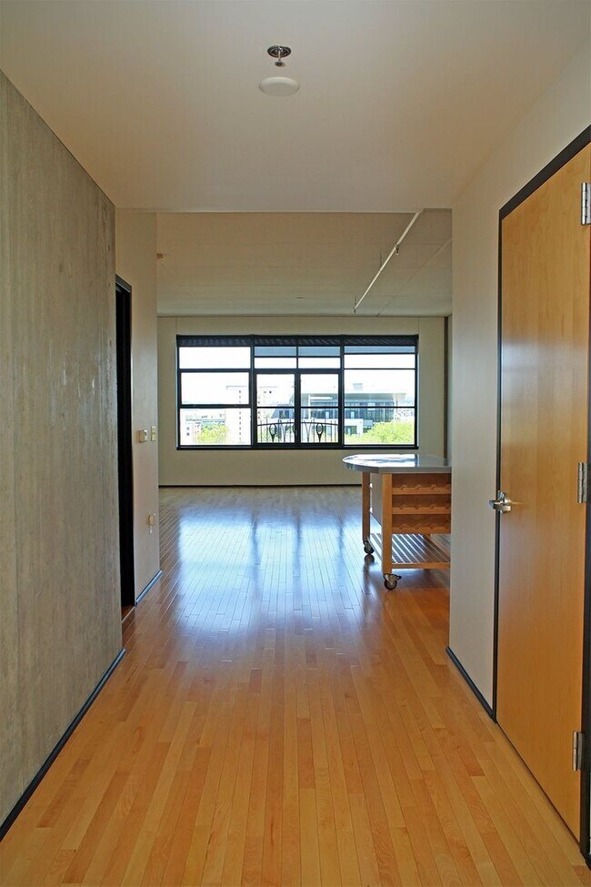 Foto del edificio - 333 NW 9th Ave
