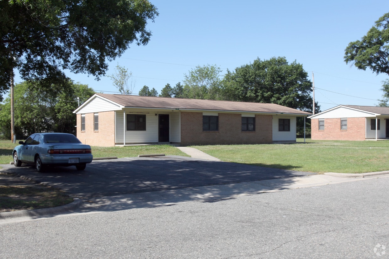 Building Photo - 303-401 Willow Dr