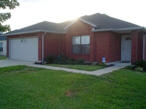 Building Photo - 3210 Settlement Dr