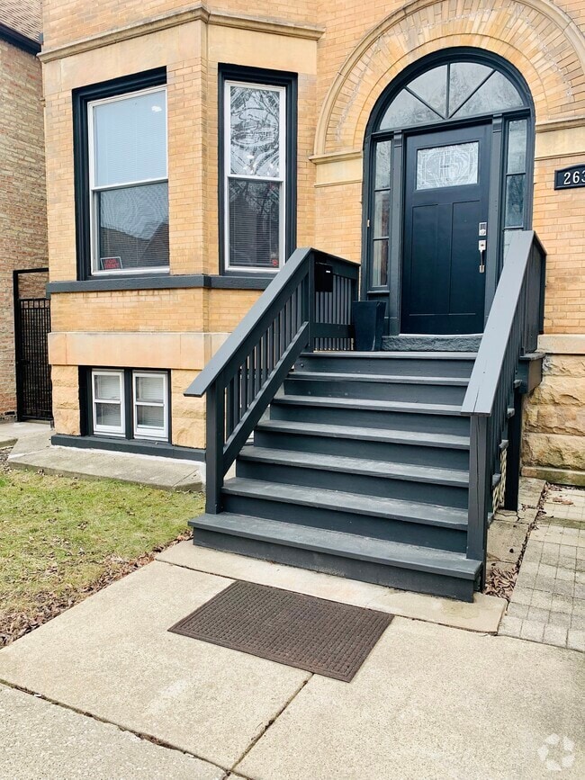 Building Photo - 2637 W Walton St