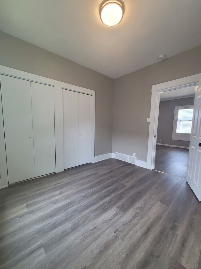Building Photo - Newly Updated 3 Bedroom House!