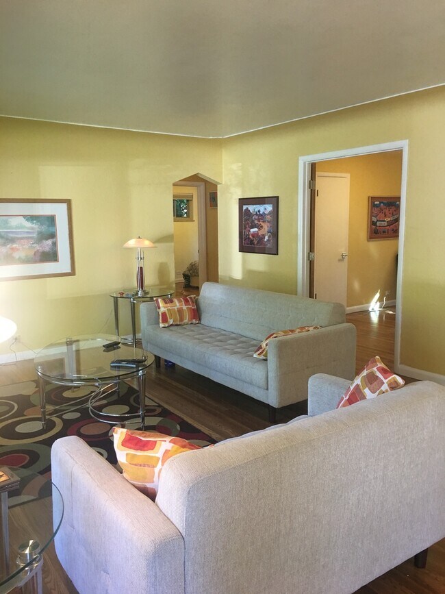 Foto del edificio - COMING SOON - Great Location - Close to Sw...