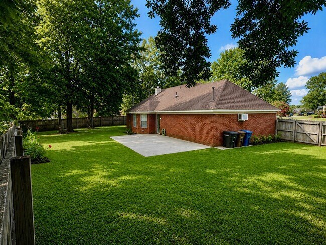 Photo - 3211 Shadow Green Ln (Lakeland, TN) House