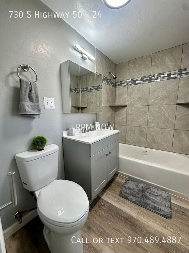 Building Photo - Updated Unit with Hard floors! Utilities i...