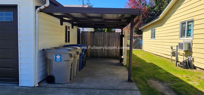 Foto del edificio - Charming and Updated Rambler 3 br. Fairwood Rambler w/large yard