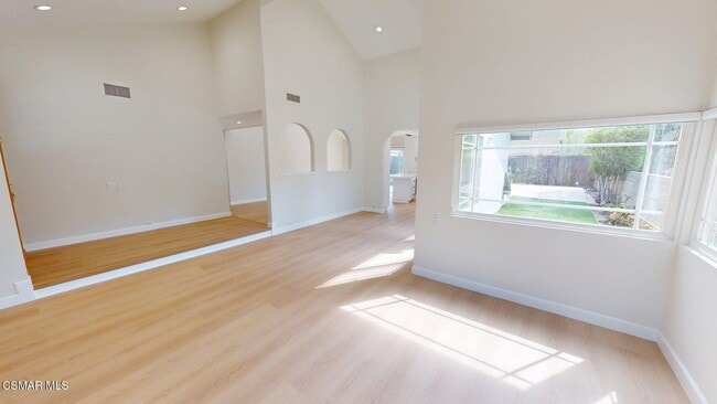 Building Photo - 2802 E Sierra Dr