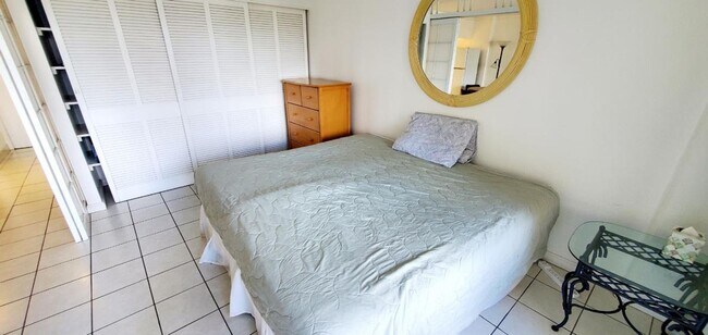 Building Photo - Fully Furnished One Bedroom- ILIKAI APT BL...
