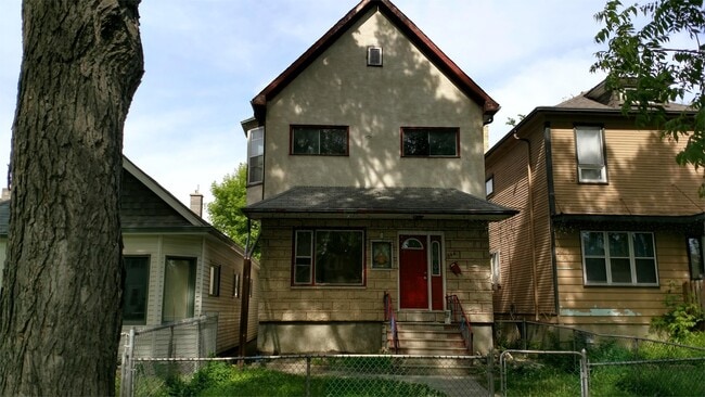 Building Photo - 844 Home St