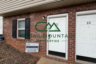 Building Photo - 17 Lane Ave