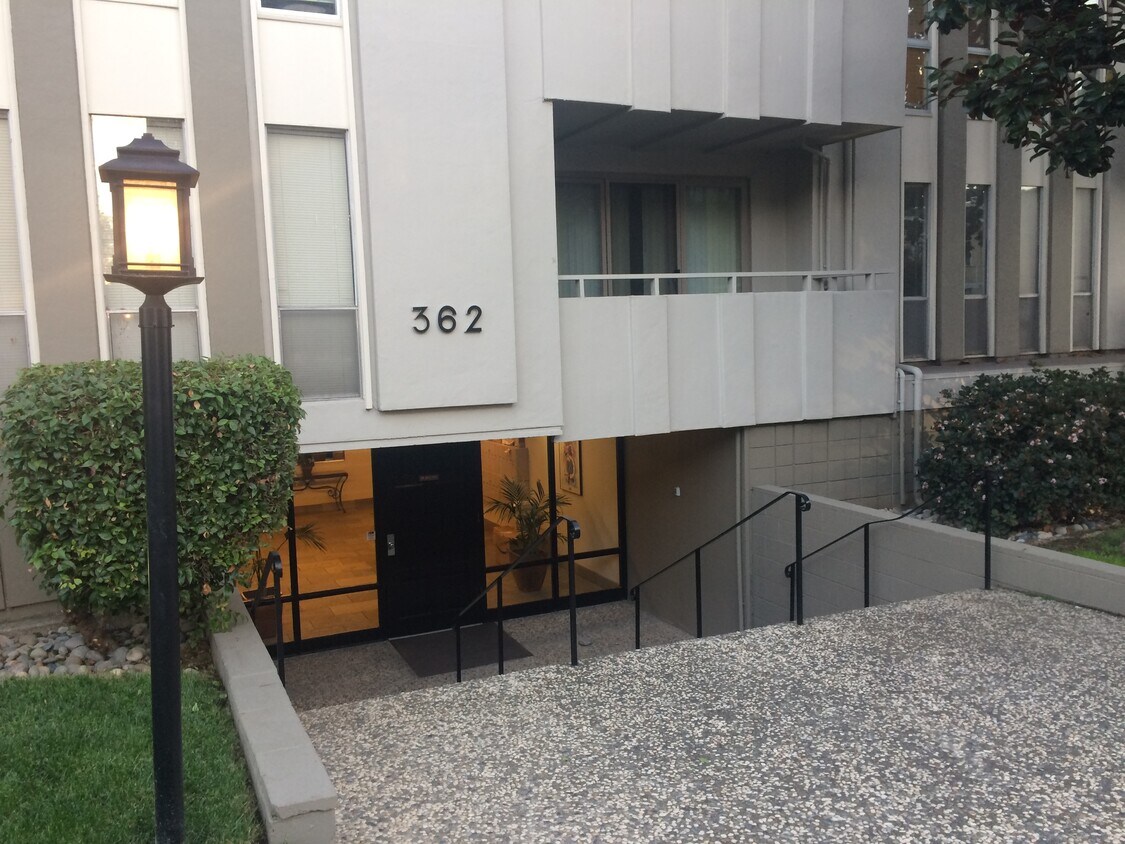 Primary Photo - 362 Euclid Ave