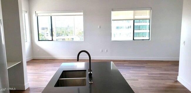 Foto del edificio - 3131 N Central Ave