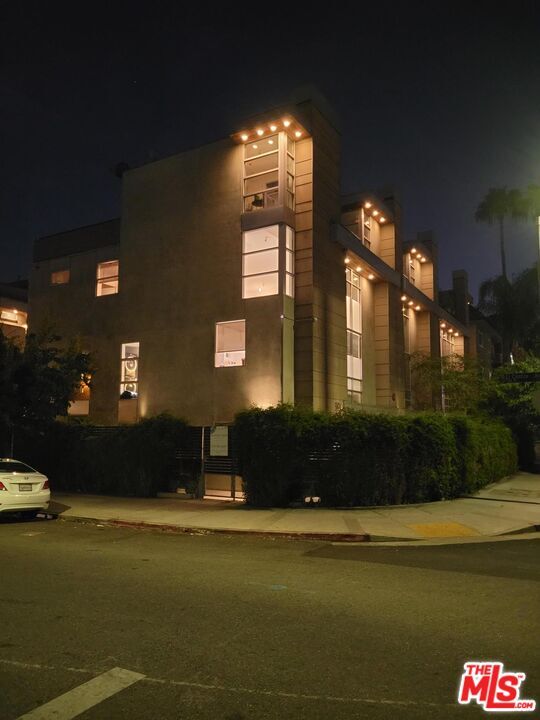 Building Photo - 5806 Waring Ave
