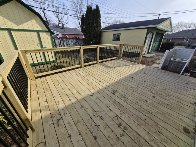 Foto del edificio - 5309 W Hill Dr