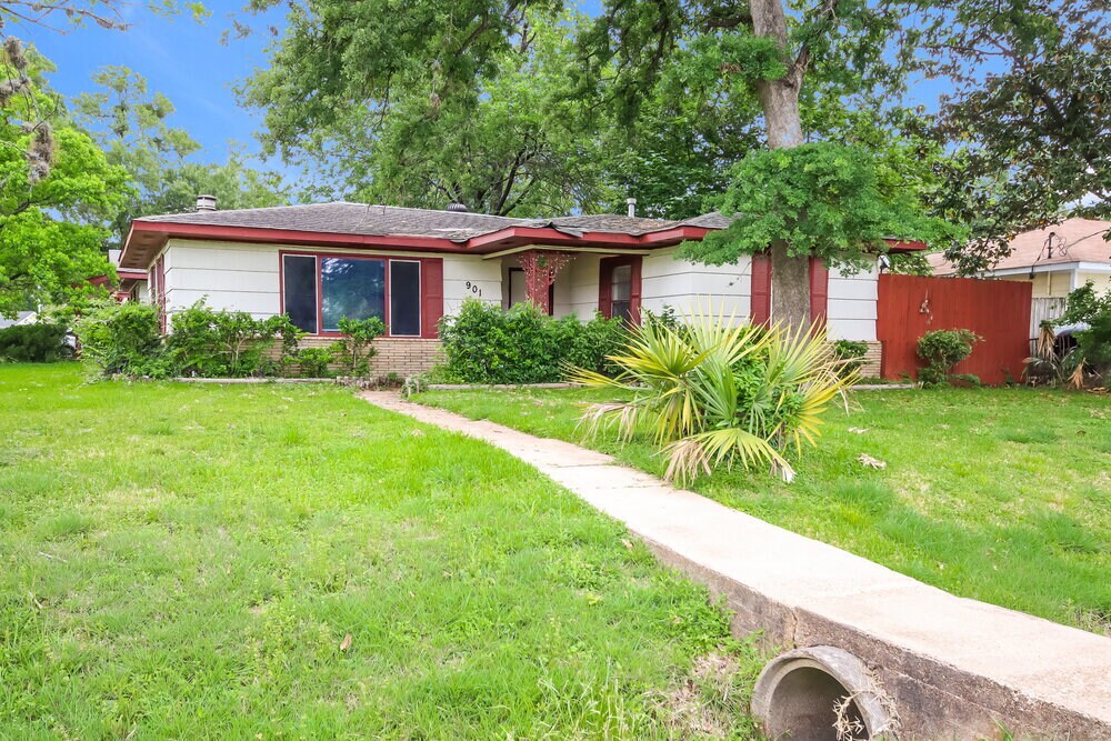 Foto principal - 901 Westmont Dr