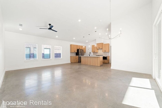 Building Photo - 3 br, 3 bath House - 4525 22nd Place