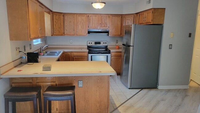 Building Photo - 615 Hilltop Ter