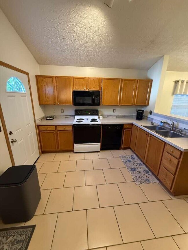 Foto del edificio - 8282 Mira St